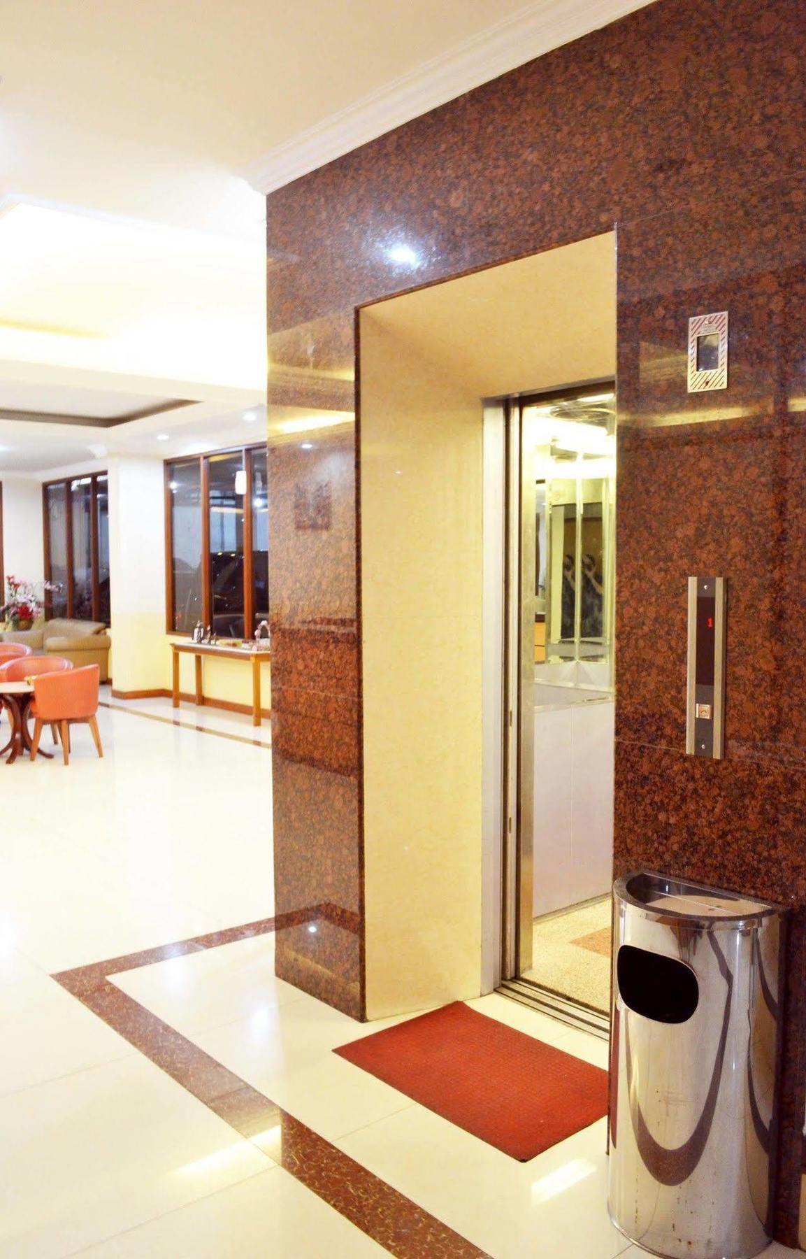 Newton Residence Jakarta Kültér fotó